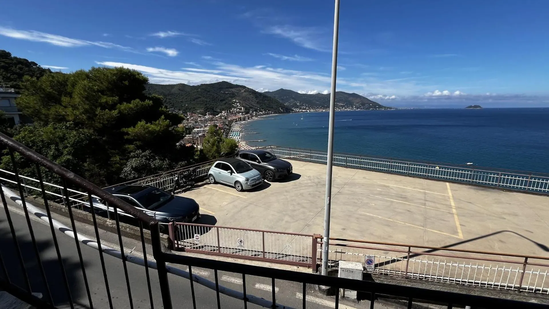 Stupenda Vista Mare A Laigueglia Con Posto Auto Daire