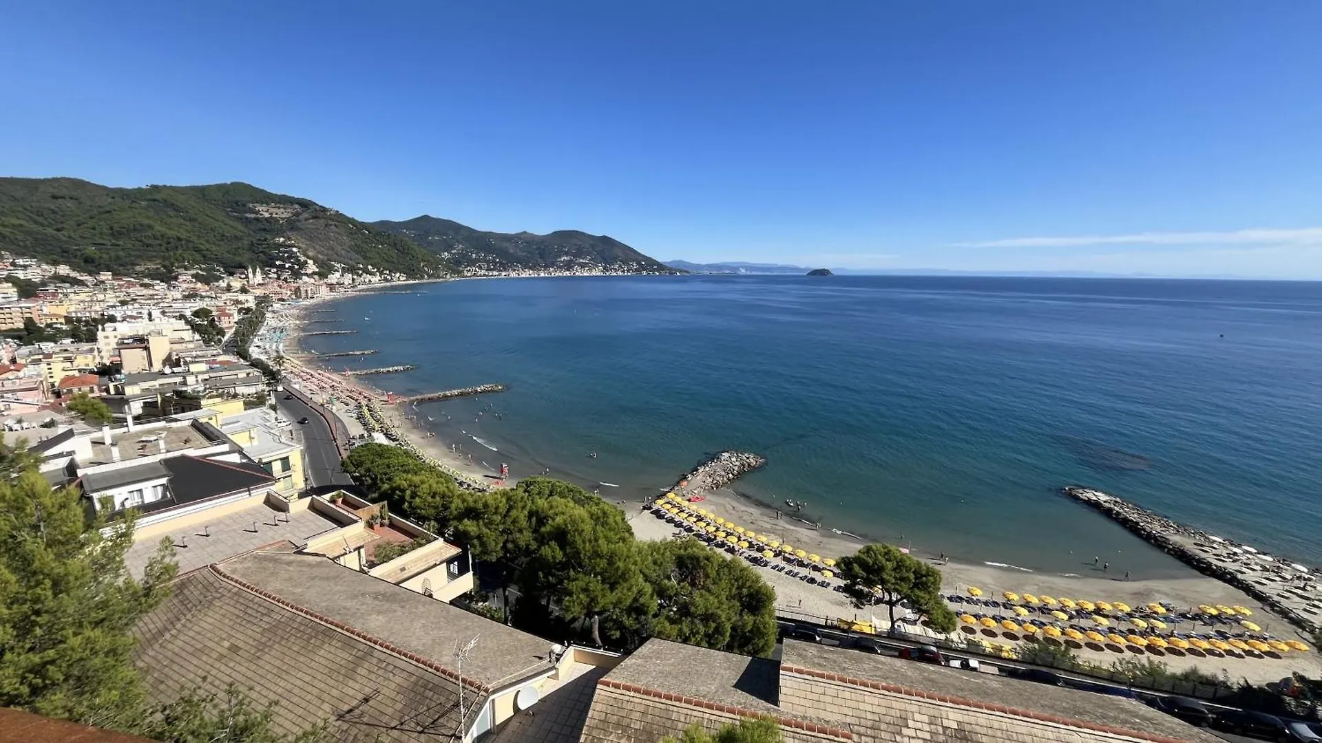 Stupenda Vista Mare A Laigueglia Con Posto Auto Daire