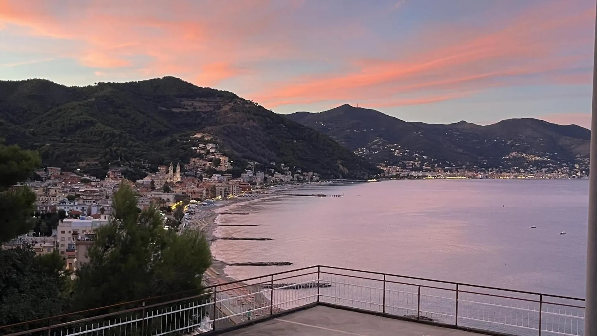 Stupenda Vista Mare A Laigueglia Con Posto Auto Daire 0*,  İtalya